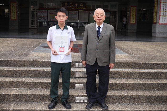 科學班洪杏善同學，參加台中市政府舉辦的機器人大賽與2019 Maker機器人挑戰賽，榮獲第三名圖片